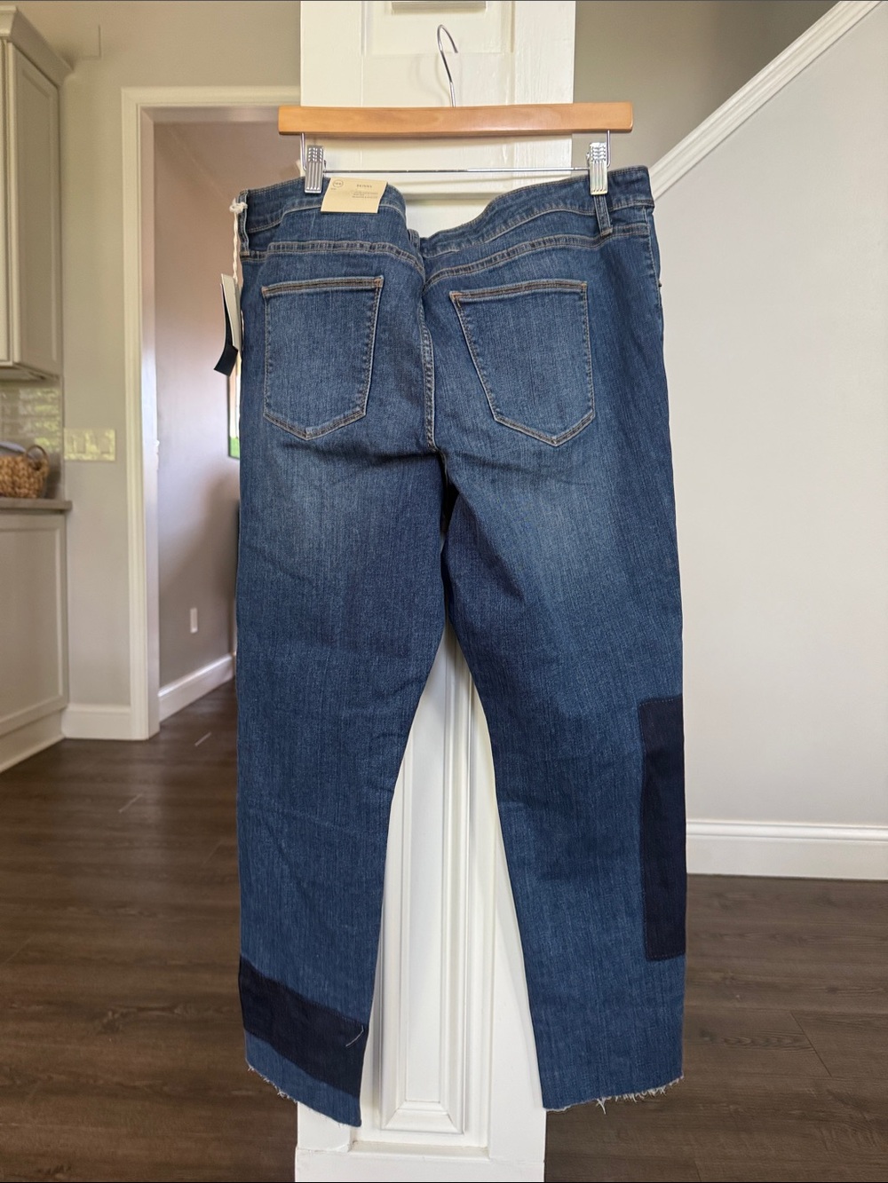 Universal Thread NWT Midwash Blue Ladies Jeans with Patch Detail 18 W - Picture 6 of 7